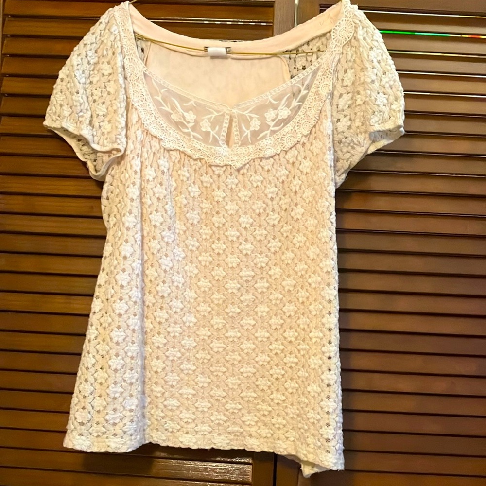 Medium cream-colored crotchet top by Creative Design Works,Inc.